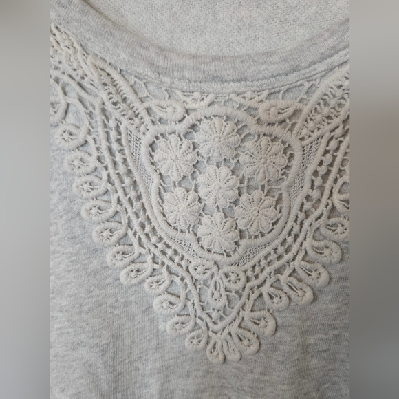 Central Park Sweatshirt with Lace detail Size XL - Picture 3 of 4